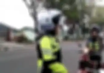 Video Polwan Ini Malah Bikin Senang Pelanggar Lalu Lintas, Selain Cantik Motornya Jadi Pusat Perhatian