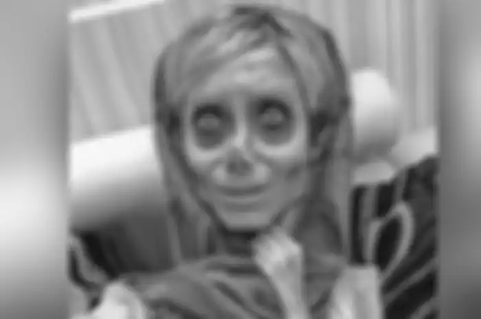Zombie Angelina Jolie