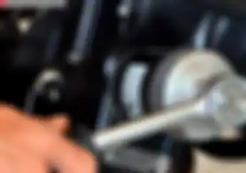 Spek Mesin Beda, Bolehkah Pakai Filter Oli Mobil di Motor?