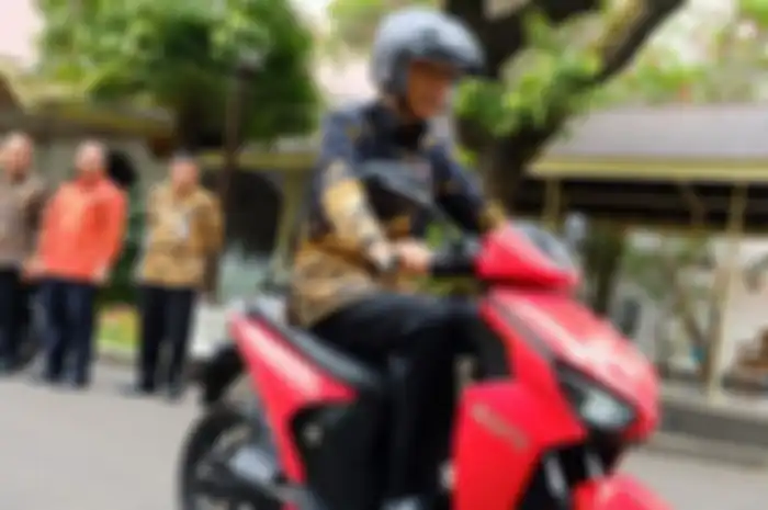 Motor listrik Gesits saat dijajal Presiden Joko Widodo di Istana Kepresidenan