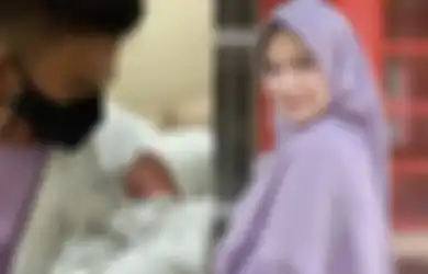 Usianya Masih Menginjak 5 Hari, Putra Pertama Rizky DA Alami Demam Usai Nadya Mustika Dinyatakan Positif Covid-19: Maafin Ibu Nak