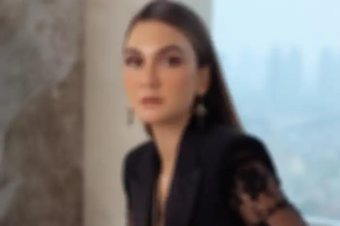 Luna Maya akui sedang menjalin hubungan dengan brondong.