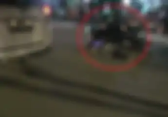 Astaga! Kapolsek Kertapati Ditabrak Pemotor Saat Lakukan Razia, Pelaku Bawa Bubuk Putih..