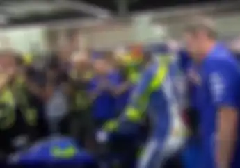 Video MotoGP Valencia 2015, Cara Terbaik Menghargai Perjuangan Valentino Rossi