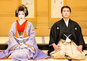 Syahrini Pangling Berdandan Ala Geisha di Ulang Tahun Pernikahan Ke-2, Reino Barack Sebut Sang Istri Berhasil Merasuki Jiwanya: Aku Mencintaimu Sedalam-dalamnya