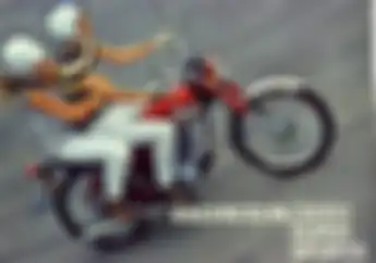 Bikin Tercengang! Iklan Honda CB100 Ini Kayak Bisa Meramal Masa Depan
