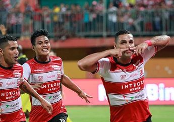 Madura United Vs PSS Sleman - Tendangan Geledek Jaimerson Bikin Freekick Irfan Jaya Tak Berarti Apa-Apa
