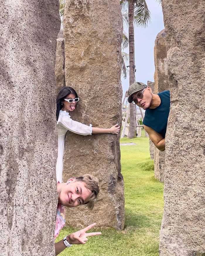 Sabrina liburan bareng Azka dan Deddy