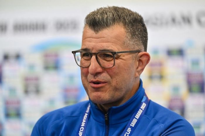 Pelatih Timnas U-17 Vietnam Cristiano Roland menjawab pertanyaan dalam konferensi pers seusai bermain 1-1 dengan Australia dalam Piala Asia U-17 2025 di Taif, Arab Saudi, Jumat (4/42025). 