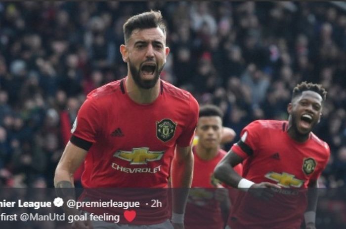 Gelandang Manchester United, Bruno Fernandes, melakukan selebrasi seusai menjebol gawang Watford pada Minggu (23/2/2020).