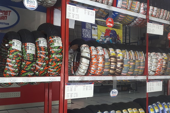 Planet Ban menjual ban dengan berbagai ukuran, salah satunya ban tubeless dengan ukuran 17 inci