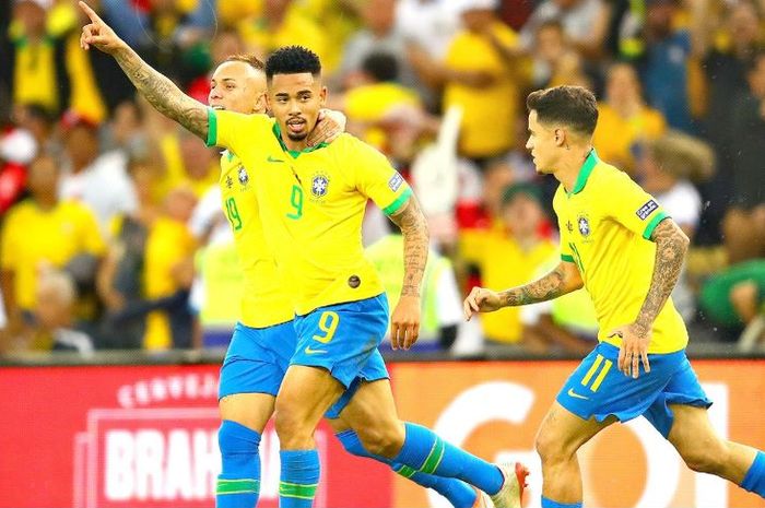 Gabriel Jesus mencetak gol Brasil ke gawang Peru pada final Copa America 2019 di Maracana, Rio de Janeiro, 7 Juli 2019.