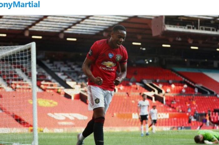 Striker asal Prancis, Anthony Martial, mencetak hat-trick yang membawa Manchester United menang 3-0 atas Sheffield United.