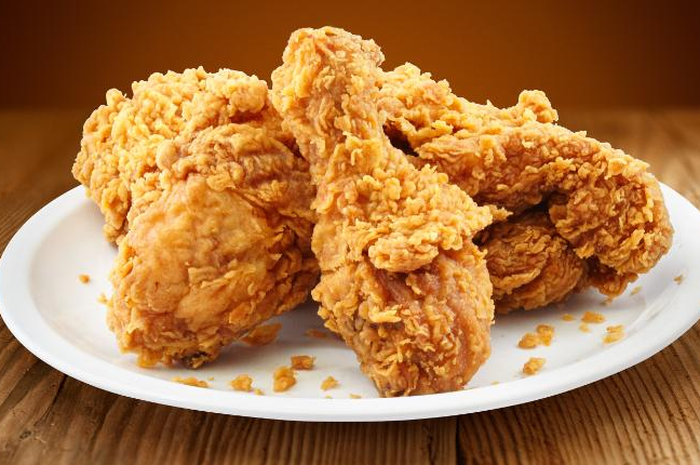 Mau bikin ayam goreng tepung yang renyah seperti dijual di gerai makanan cepat saji? Coba gunakan trik ini dijamin tetap renyah meski sudah dingin.