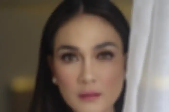 Di Tengah Kabar Pernikahan Syahrini dan Reino Barack, Luna Maya Unggah Foto Terbaru yang Jadi Sorotan Netizen