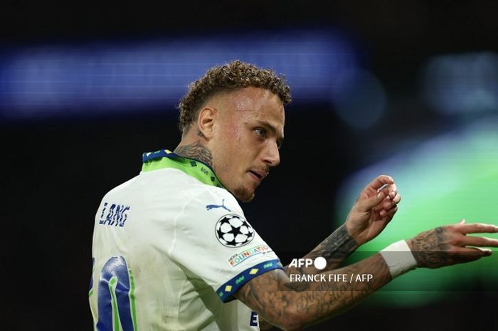 Napoli meresmikan transfer winger PSV Eindhoven yang juga rekan seangkatan Maarten Paes di timnas junior Belanda, Noa Lang, pada Kamis (17/7/2025).