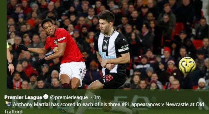 Striker Manchester United, Anthony Martial, menjebol gawang Newcastle United pada laga Liga Inggris di Old Trafford, Kamis (26/12/2019).