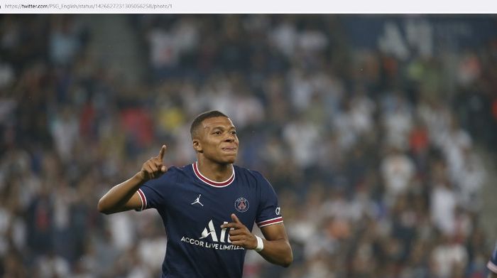 Selebrasi bintang PSG, Kylian Mbappe, usai lahi gol timnya ke gawang Strasbourg pada laga Liga Prancis 2021-2022.