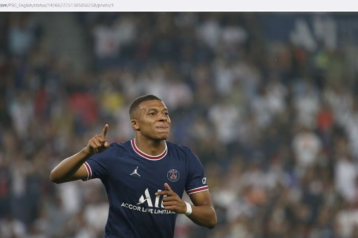 Selebrasi bintang PSG, Kylian Mbappe, usai lahi gol timnya ke gawang Strasbourg pada laga Liga Prancis 2021-2022.