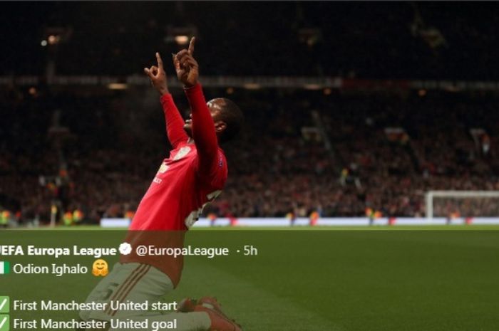 Striker Manchester United, Odion Ighalo, berselebrasi seusai menjebol gawang  Club  Brugge dalam partai Liga Europa di Old Trafford, Kamis (27/2/2020).