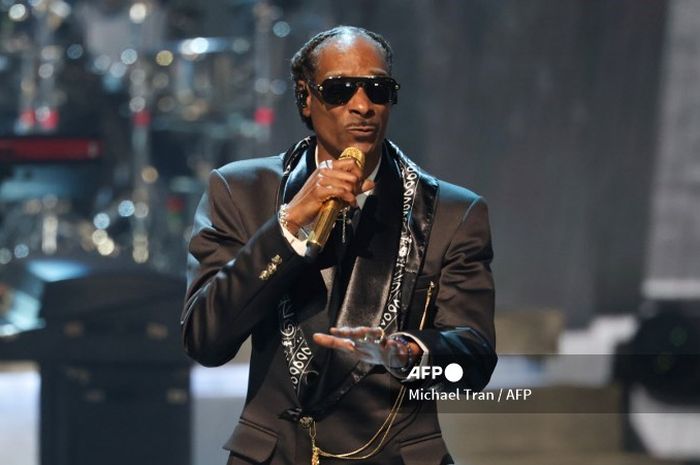 Rapper ngetop asal Amerika Serikat, Snoop Dogg, menyusul Luka Modric menjadi bagian dari grup pemilik mantan klub Nathan Tjoe-A-On, Swansea City.