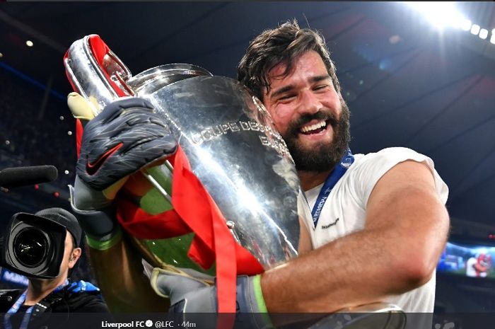 Kiper Liverpool, Alisson Becker, merayakan kemenangan atas Tottenham Hotspur pada final Liga Champions, Sabtu (1/6/2019).