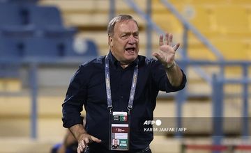 Dick Advocaat membawa timnas Curacao selangkah lagi menuju debutnya di Piala Dunia 2026.