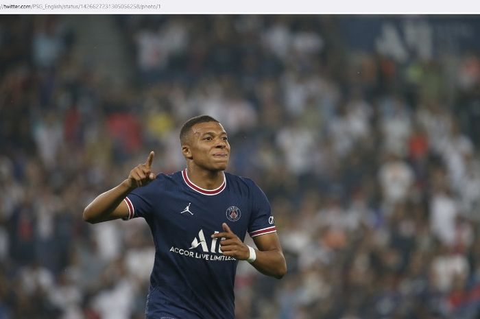 Selebrasi bintang PSG, Kylian Mbappe, usai lahi gol timnya ke gawang Strasbourg pada laga Liga Prancis 2021-2022.