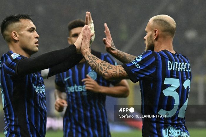 Federico Dimarco dan Lautaro Martinez merayakan gol Inter Milan ke gawang Cremonese pada duel Liga Italia di San Siro (4/10/2025).