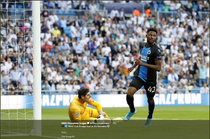 Pemain Club Brugge, Emmanuel Dennis, menjebol gawnag Real Madrid dalam laga di Estadio Santiago Bernabeu pada Selasa (1/10/2019).