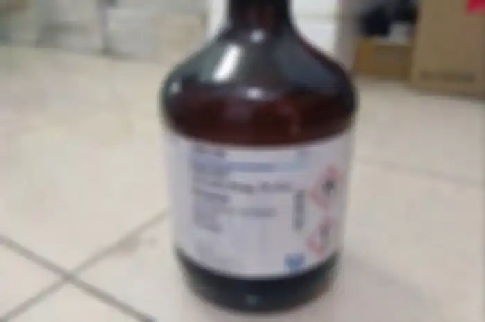 Mengkonsumsi etanol murni dapat menyebabkan keracunan alkohol dan berakibat fatal.