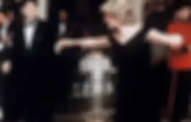 Bersejarah & Enggak Terlupakan, Travolta Dress dan 4 Dress Ikonik Princess Diana!