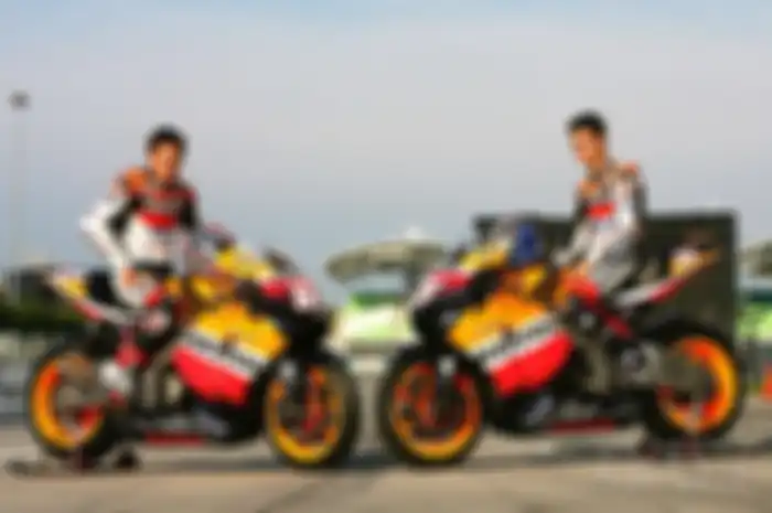 Nicky Hayden dan Dani Pedrosa saat MotoGP 2006