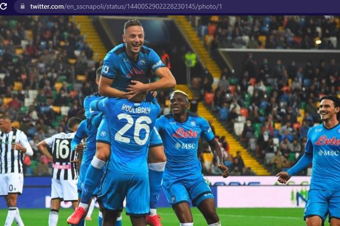 Para pemain Napoli merayakan gol ke gawang Udinese di Dacia Arena dalam laga pekan keempat Liga Italia 2021-2022 pada Senin (20/9/2021) malam waktu setempat atau Selasa dini hari WIB.