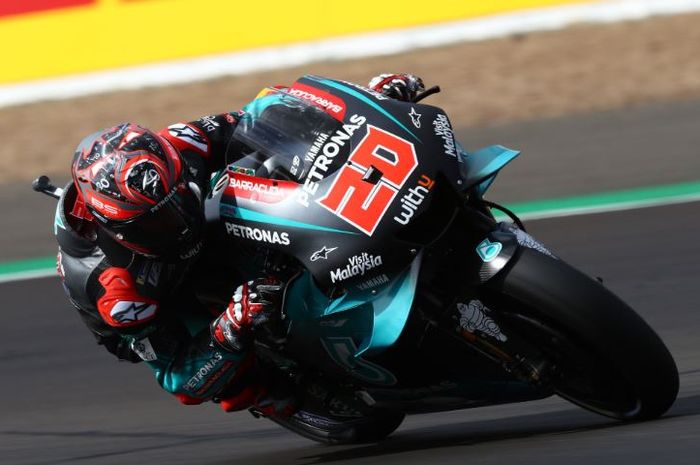 Pembalap Petronas Yamaha SRT, Fabio Quartararo, ketika melakoni sesi latihan bebas di Sirkuit Silverstone, Inggris (24/8/2019) 