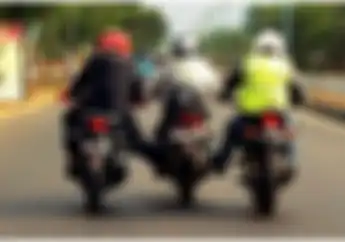 Tips Mudah Cara Menderek Motor Sport, Bisa Untuk Semua Bikers!