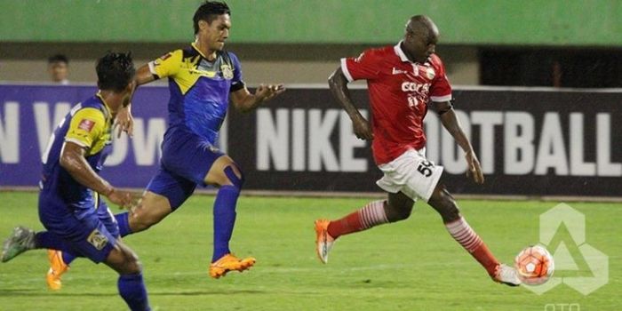 Emmanuel Kenmogne saat memperkuat Persija Jakarta.