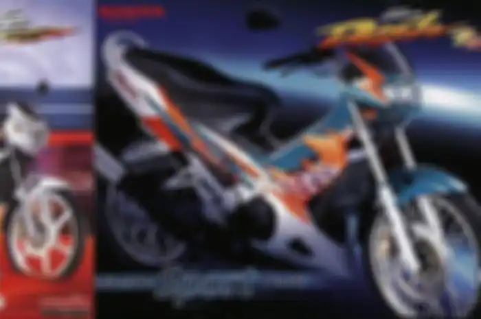 Honda Nova Dash (kanan) dan Nova Sonic 125 4-tak sebagai generasi pertengahan. 