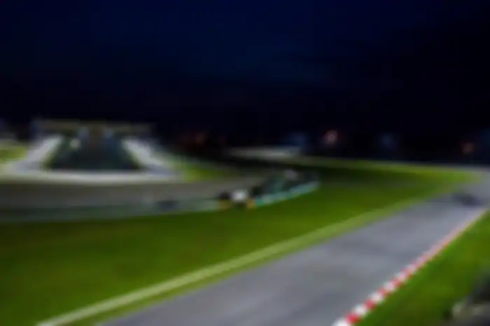 Sirkuit Sepang, Malaysia, sedang melakukan uji coba sistem penerangan untuk menggelar balapan malam hari.