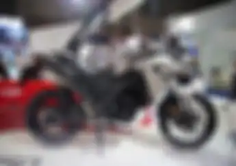 Motor Adventure Buatan Cina Ini Pakai Mesin BMW 650 cc 
