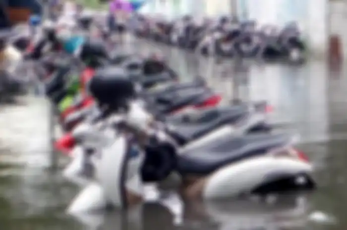 Motor terendam banjir