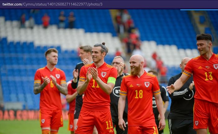 Gareth Bale memimpin skuad timnas Wales. 