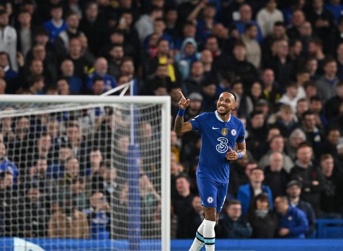 Striker Chelsea, Pierre-Emerick Aubameyang, merayakan gol ke gawang AC Milan dalam laga Grup E Liga Champions di Stadion Stamford Bridge, Rabu (5/10/2022).