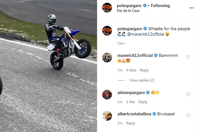 Duet apik Pol Espargaro dan Maverick Vinales aksi wheelie bareng saat latihan ngegas motor di sirkuit Andorra Pas de la Casa, (19/5/2020)