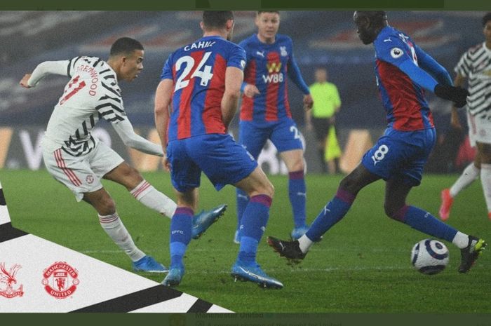 Penyerang Manchester United, Mason Greenwood, melepaskan tembakan dalam laga Liga Inggris kontra Crystal Palace di Stadion Selhurst Park, Rabu (3/3/2021).