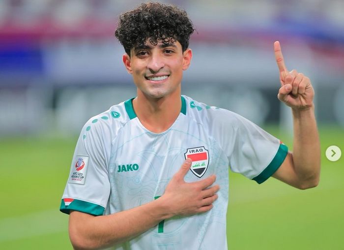 Striker Irak Ali Jasim mendapat tempat istimewa di hati fans Indonesia, meski menyingkirkan Garuda Muda dalam perebutan peringkat ketiga Piala Asia U-23 2024.