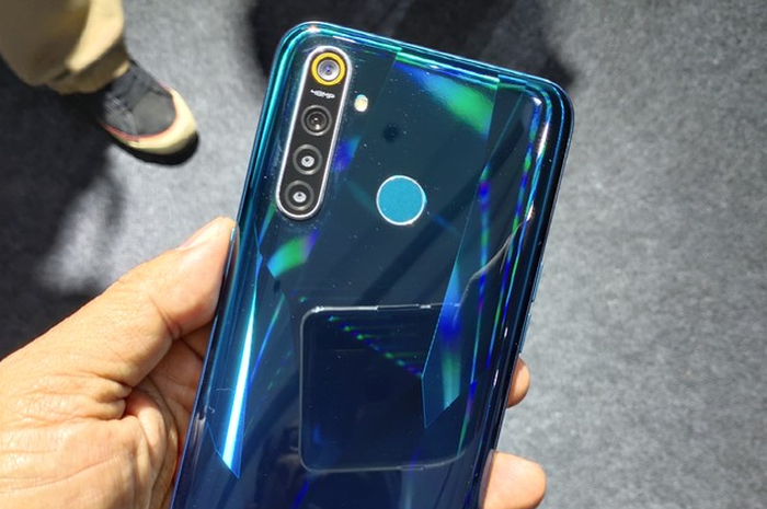 realme 5 pro tampak belakang