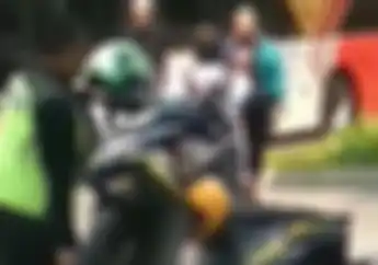 Kok Malah Dibully? Video Satpam Angkat Motor  dari Trotoar di Senayan 