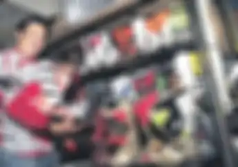 Tembus Pasar Eropa Seperti Swedia Dan Inggris, Ini Spesialis Sepatu Cross Asal Bandung 