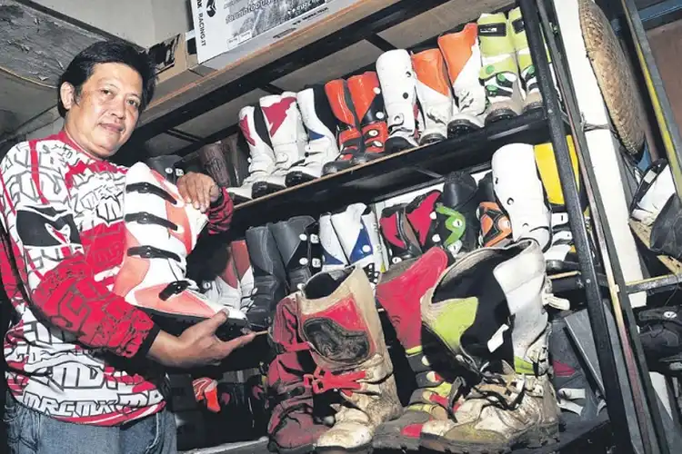 Tembus Pasar Eropa Seperti Swedia Dan Inggris, Ini Spesialis Sepatu Cross Asal Bandung 